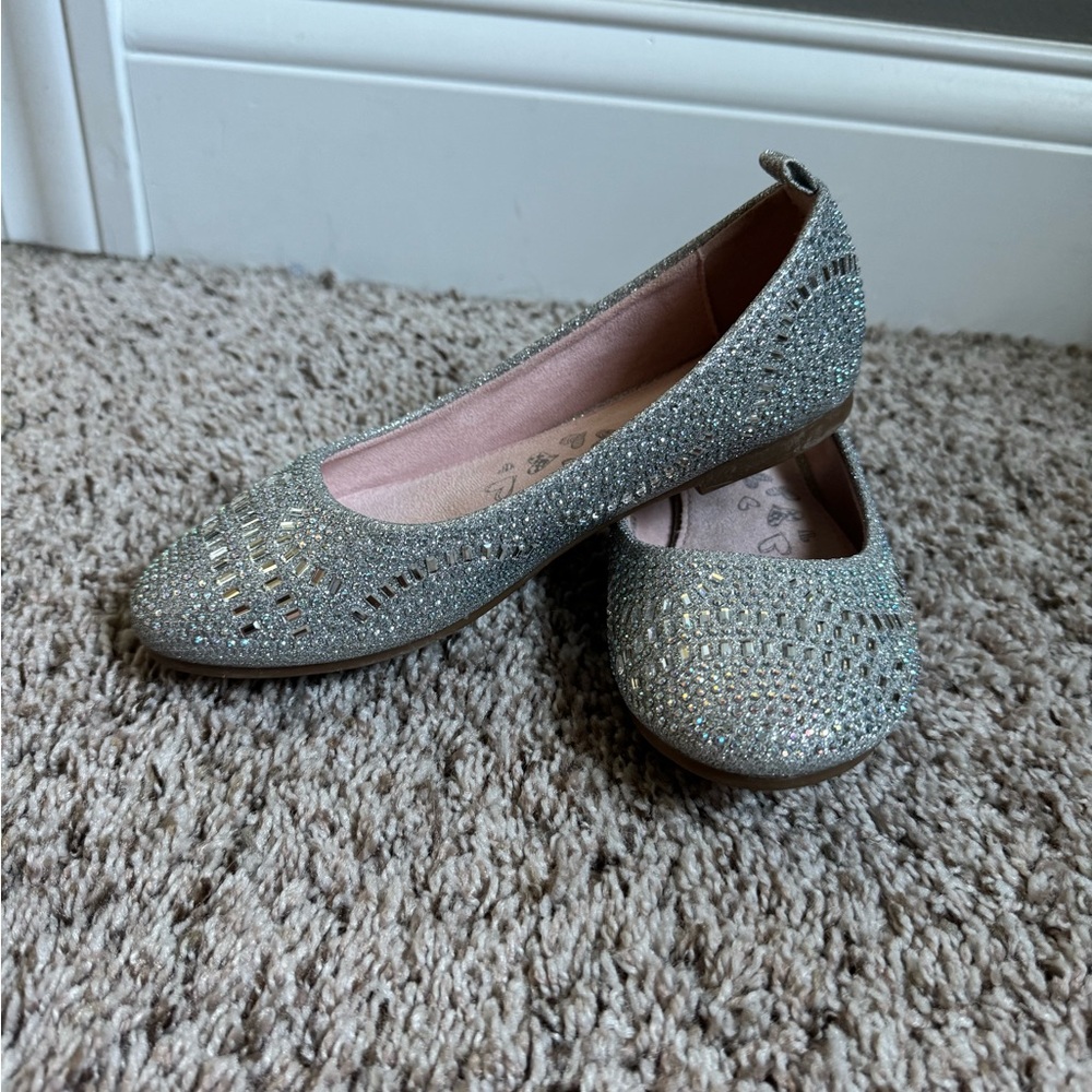 Olive & Edie Shimmer Flats Size 2 - Picture 5 of 6